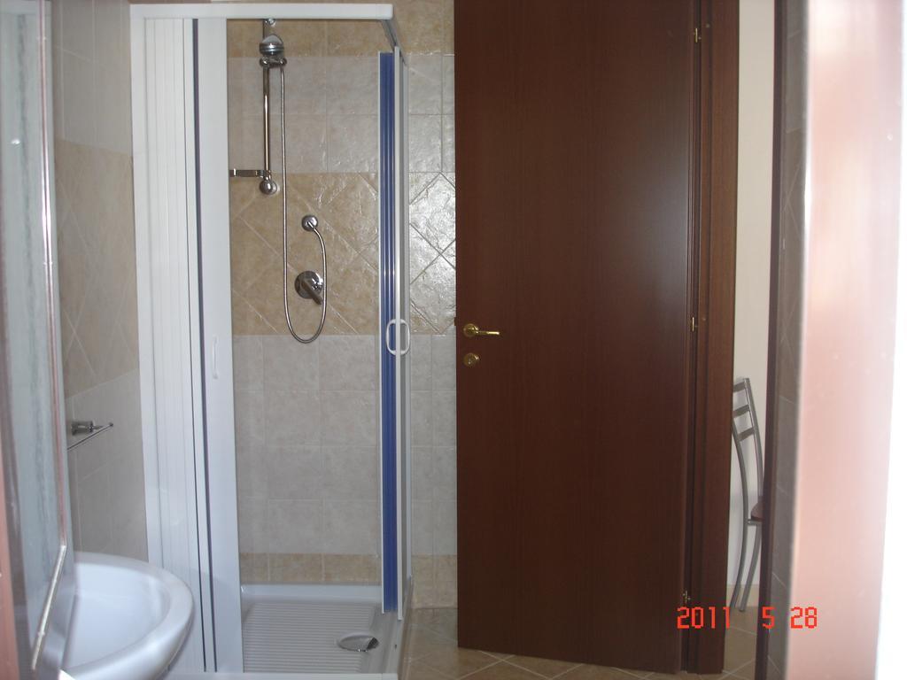 Funno Delle Noci Hotel Пешичи Стая снимка