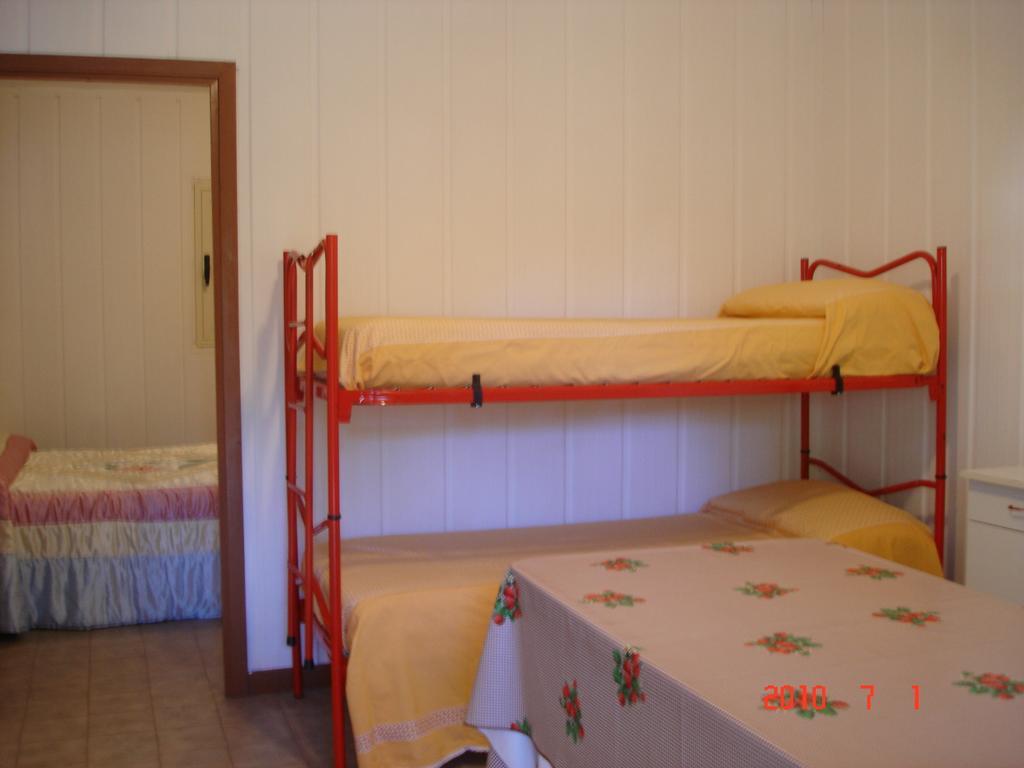 Funno Delle Noci Hotel Пешичи Стая снимка