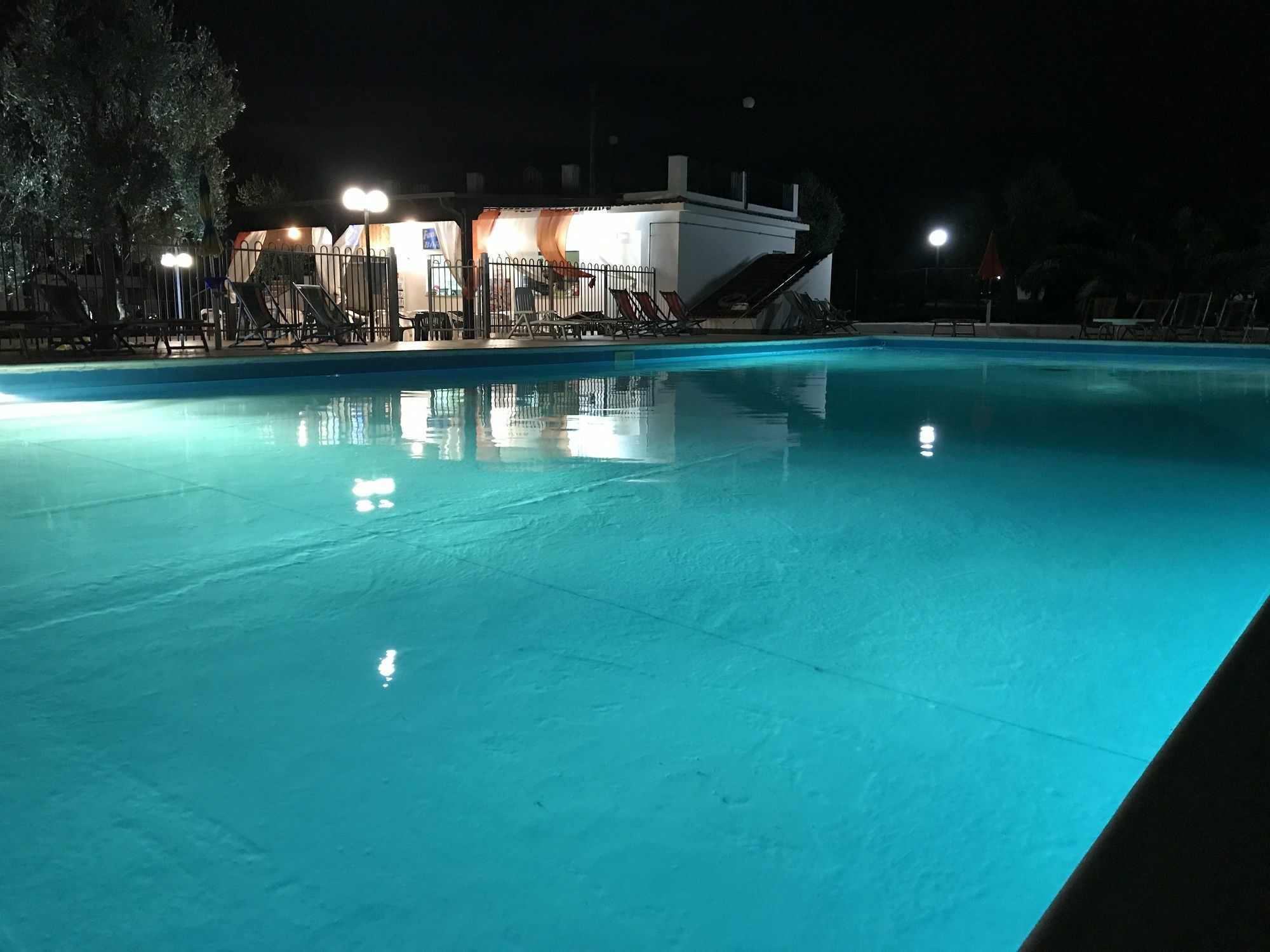 Funno Delle Noci Hotel Пешичи Екстериор снимка
